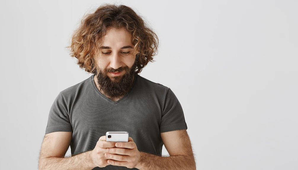 Man is chatting on CupidFeels.com